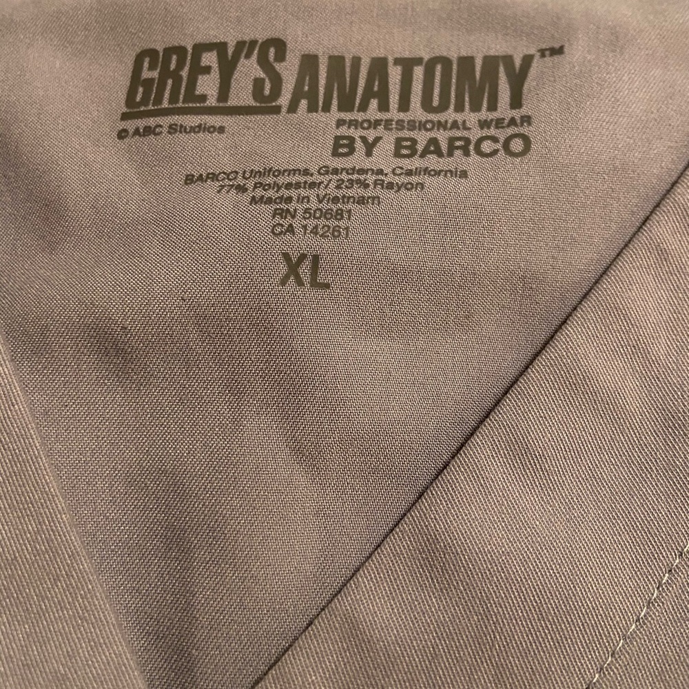 Greys anatomy scrubs. Xl, pet/ smoke free.